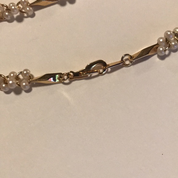 Pearl and Gold Necklace - Picture 5 of 7